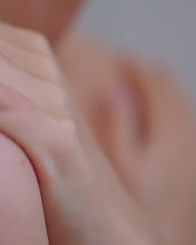 Load and play video in Gallery viewer, Tan Removing & Skin Polishing Glove